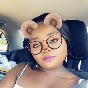 Meet your Posher, Esmie